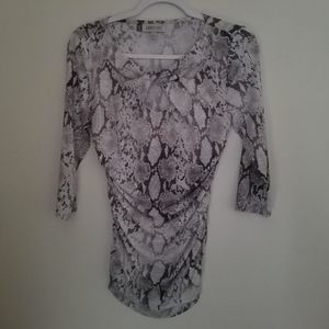 🌻Snakeskin w/ criss cross neckline top